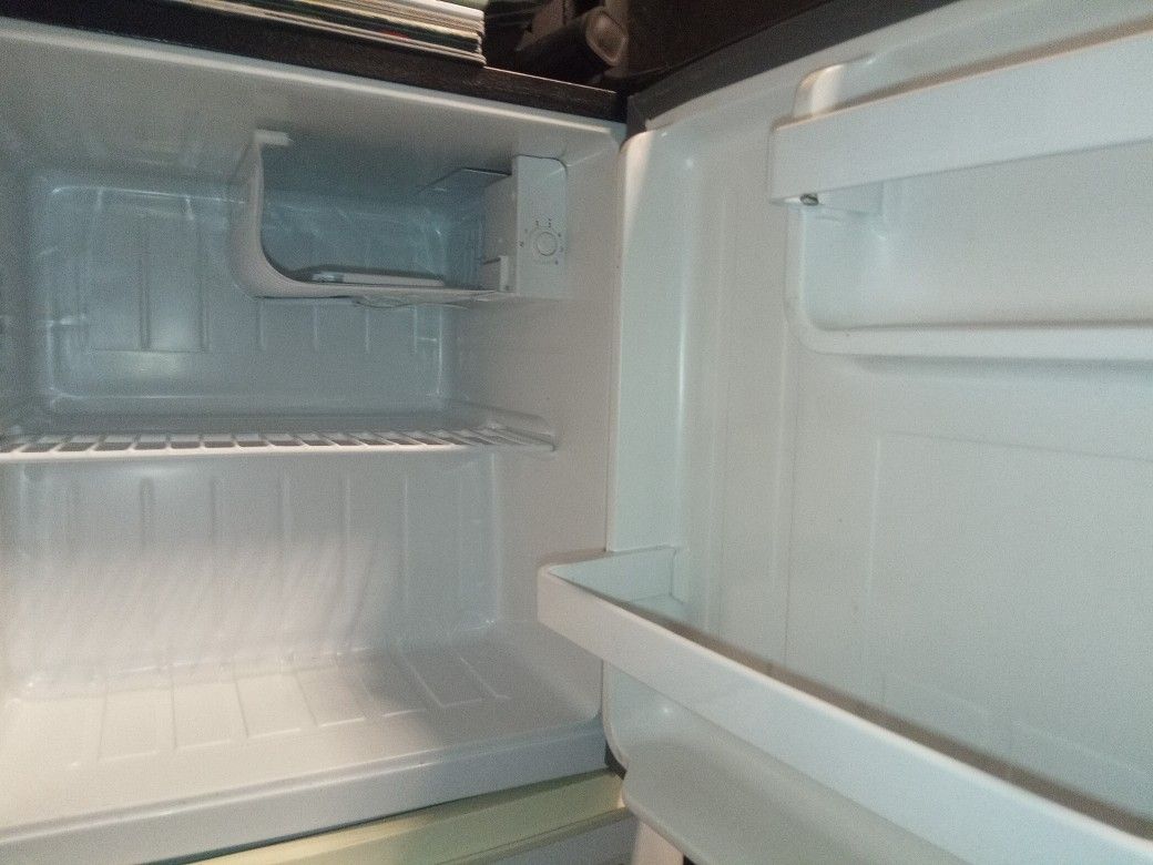 🥶 Ice Cold Mini Fridge Teccpo 🥶