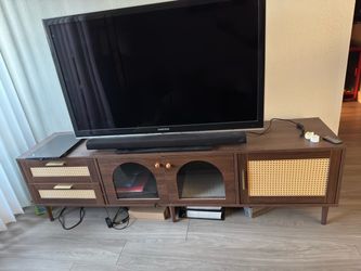 Entertainment center