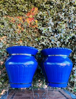 Set of 2 Trumpet Pot Planters with Stands