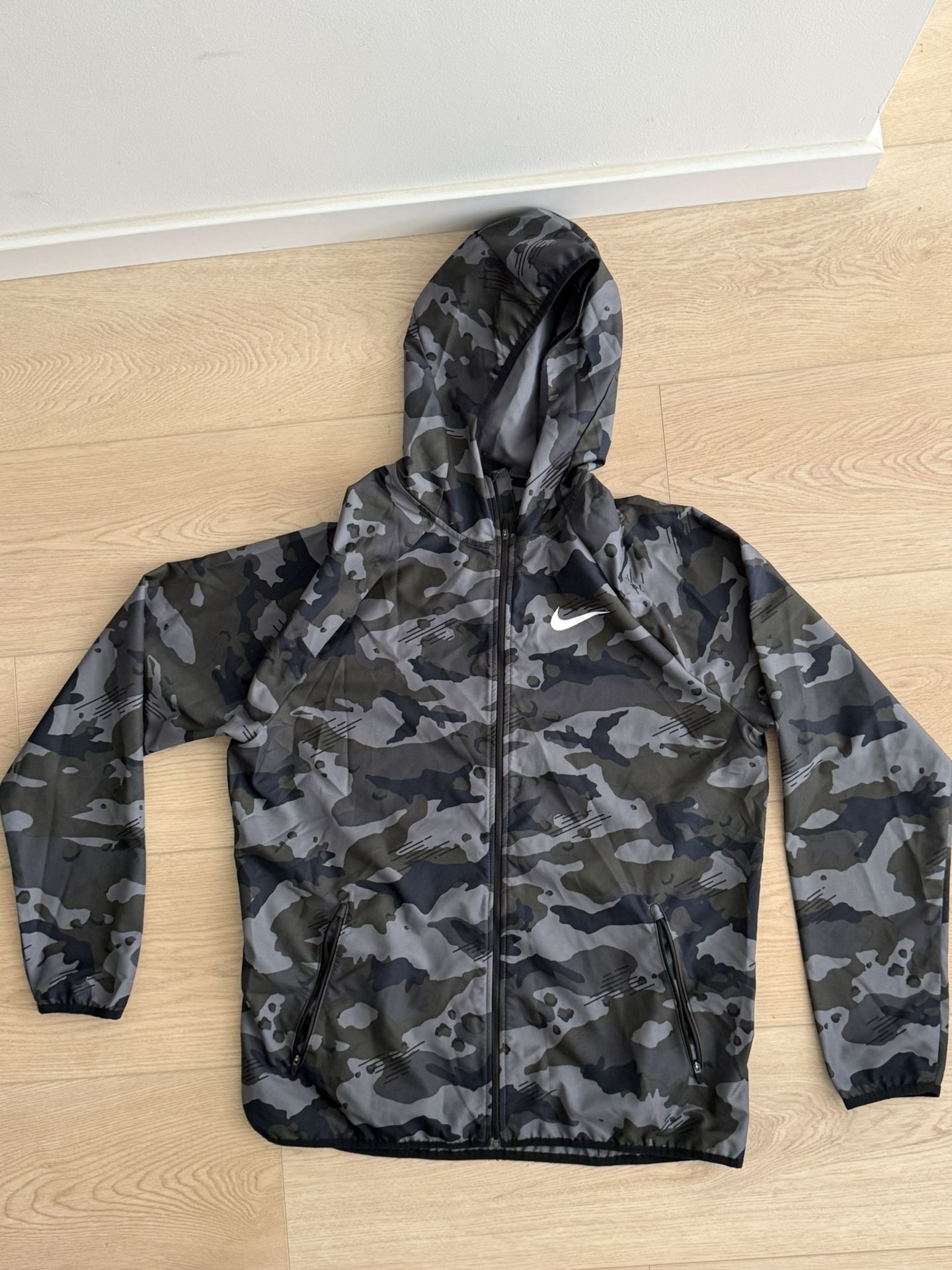 Men’s Nike large windbreaker