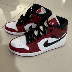 Jordan 1 Mid Chicago