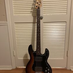 Vintage 1980 Peavey T40 Bass With Original Case 