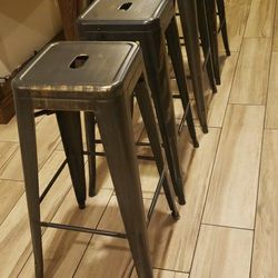 Set 4 Bar Stools Excellent Condition Black And Gold  30" High 