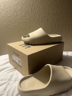 Yeezy Boneslides ( SIZE 11)
