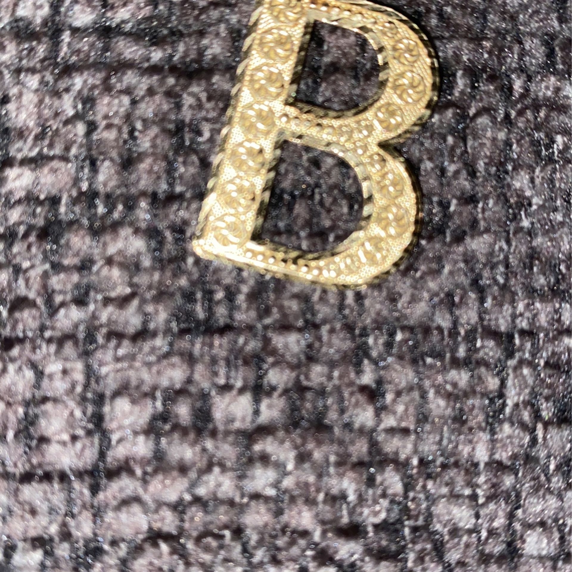 10k Cuban link B Pendant