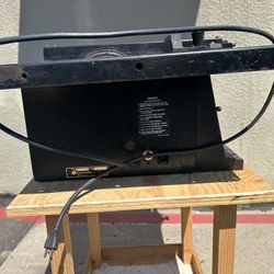 Tengo Esta Mesa De Cortar Madera Marca Rockwell 30.00con Todo Y Gababinete 