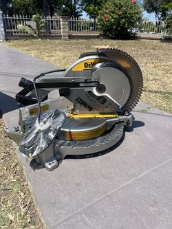 DEWALT 15 Amp Corded 12 in. Single Bevel Compound Miter Saw