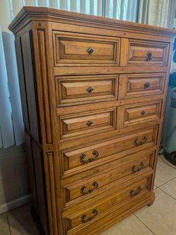 Thomasville Vintage Dresser Chest of Drawers