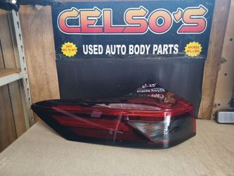 21 25 Nissan Rogue LH Tail Light LED OEM.