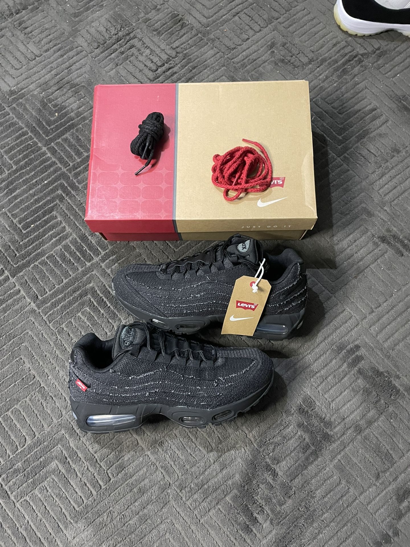 Black Levi Airmax 95