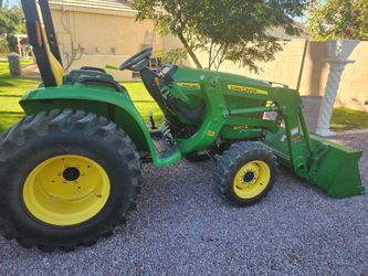 John Deere 3032E