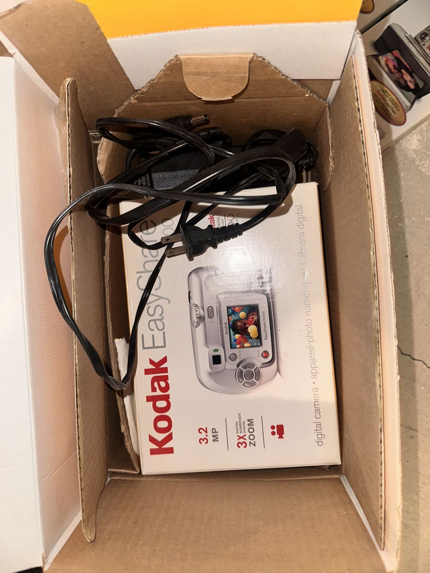 Kodak Easy Share Camera With (2) Printer Cartridges