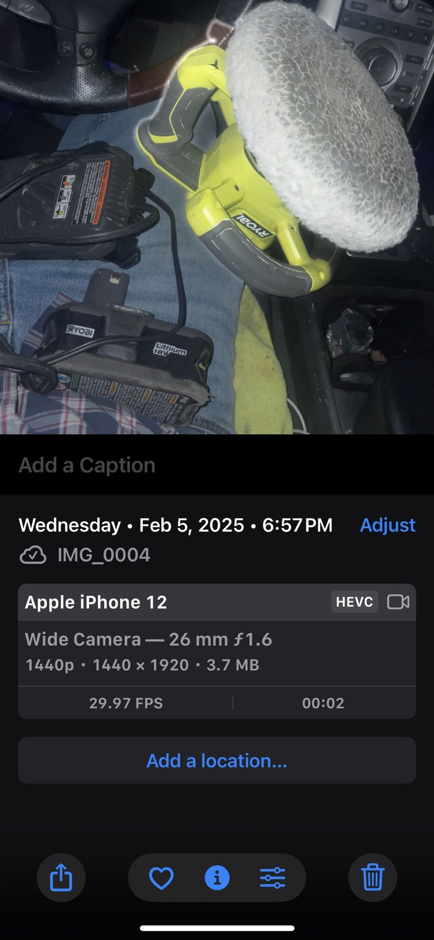 RYOBI POLISHER CHARGER AND BATTERIE INCLUDED