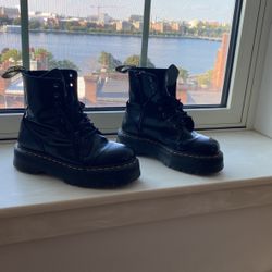 Doc Martens Jadon Boots Size 7 US/M — 8 US/L