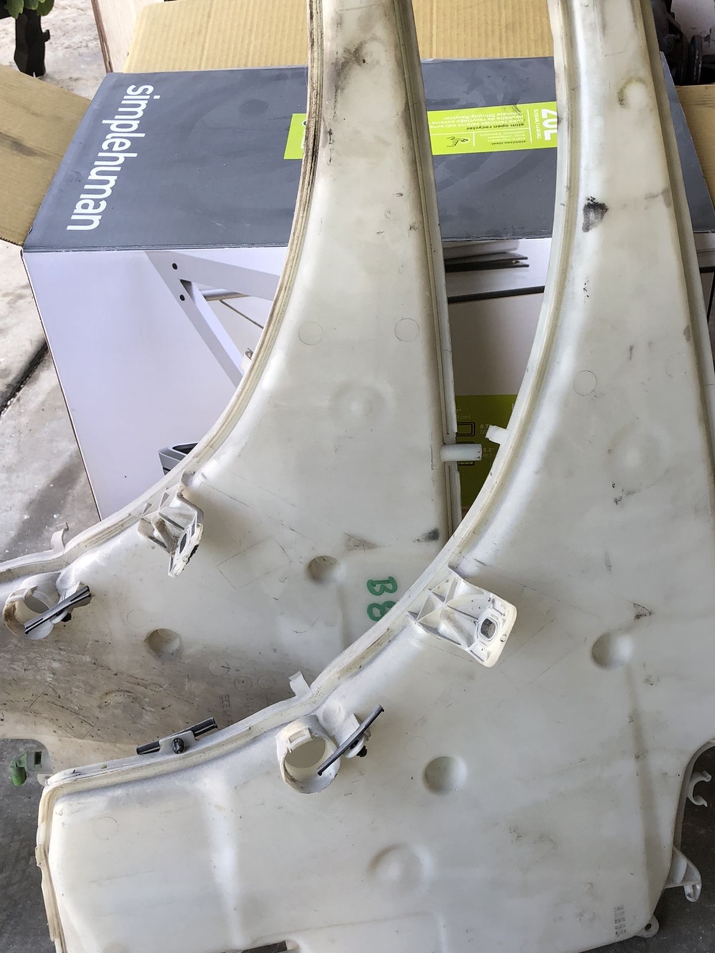 bmw windshield washer reservoir