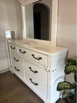 Bed and dress/mirror