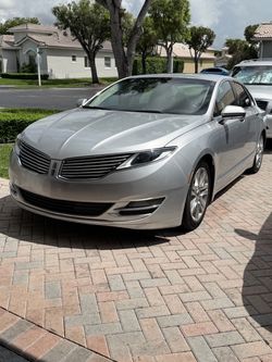 2016 Lincoln MKZ Silver 4-Door Sedan