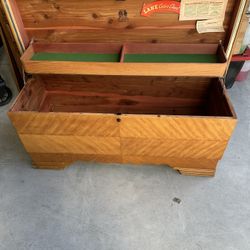 (1)-Vintage original Mid-Century Modern Lane cedar Chest