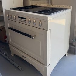 Electric and gas Heartland Legacy Series Range