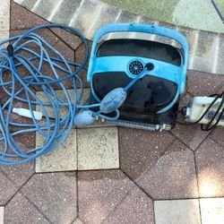 Maytronics Dolphin Nautilus Cc Plus pool Robot Cleaner - Doesn’t Move For Parts Or Handyman