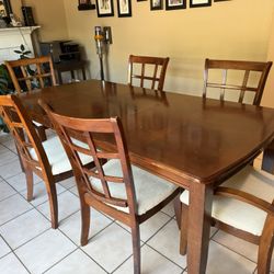 Elegent Dining Room Table With 6 Chair And Leaf