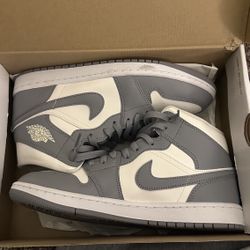 Gray Jordan 1s
