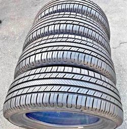 Set 205/55-16 Michelin con el 80% de vida