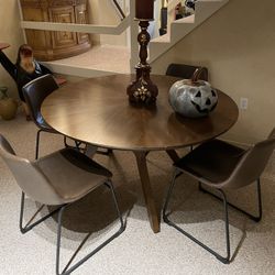 Round Table And 4 Chairs