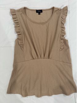 Milk & Honey Brand Women’s Sleeveless Shirt! Size L, Fits like Medium!