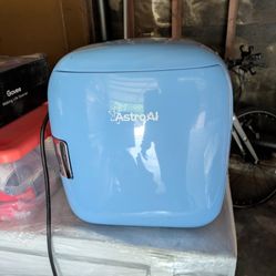 AstroAI mini fridge 