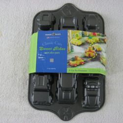 Nordic Ware Classic Cars Sweet Rides Cast Aluminum Cake Pan-New


