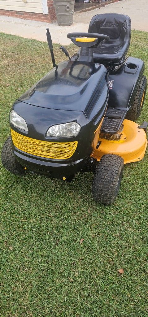 Poulan Pro 300 EX
19 hp 42" cut Excellent Running
$550.00/obo