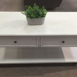 Three piece occasional table set
