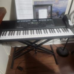 Alisis Keyboard With Stand. 