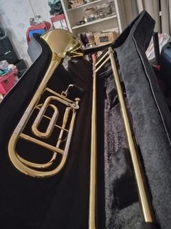 Glory trambone w silver mouthpiece and case