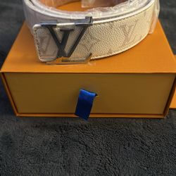 White Louis belt