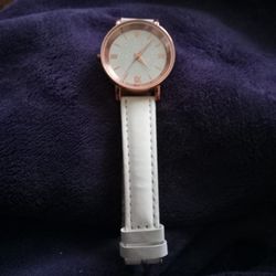Beautiful Woman Watch Used In Good Condition Need Battery 