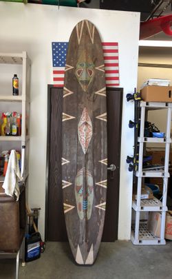 Surfboard Art on a classic log with a classic fin.