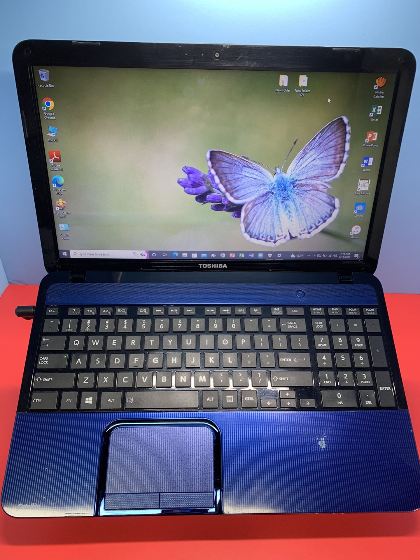 ..TOSHIBA SATÉLITE . .L855S….120 GB SSD...6.0 RAM . READY FOR CLASSES ON LINE OR WORK FROM HOME