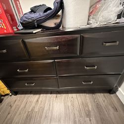 Chest With 7 Drawers.