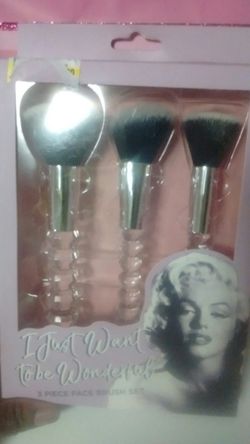 Marylin Monroe Makeup Brushes