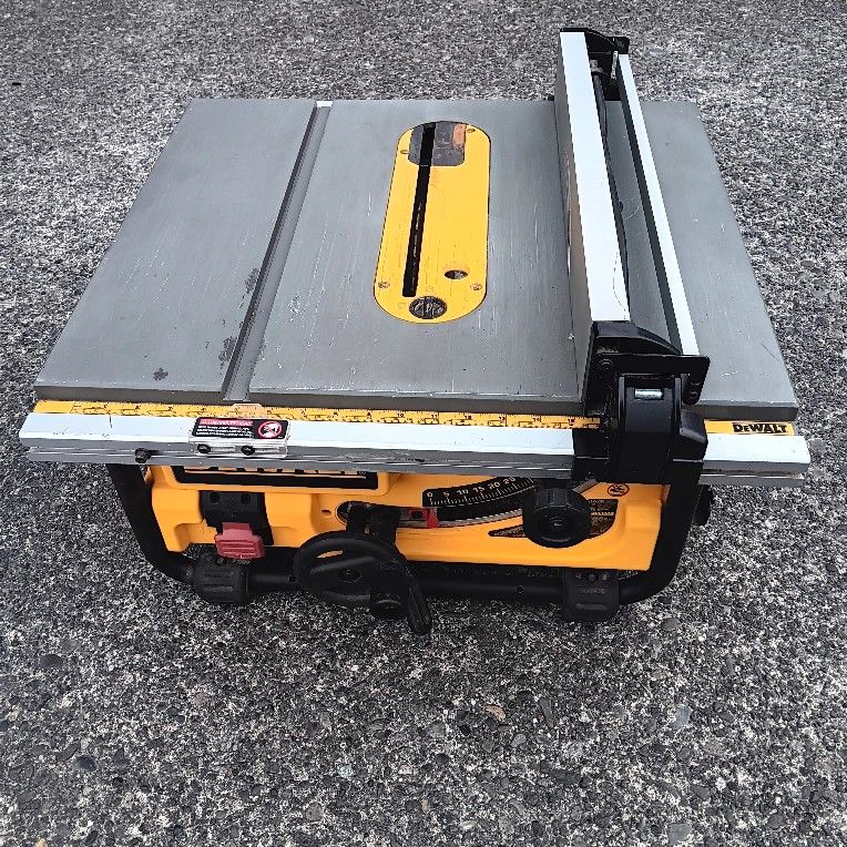 DeWalt DW745 10in 15amp Table Saw Vgood Condition. Many Other Tools. For Pick Up Fremont Seattle. No Low Ball Offers Please. No Trades 