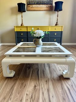 Large Beautiful Coffee Table, Like New