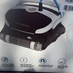 Dolphin Explorer E25 pool vacuum Cleaner