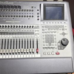 Roland VS-2400 Digital Workstation With Stand