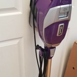 NEW cond SHARK ROTATOR VACUUM WITH AMAZING POWER SUCTION. , WORKS EXCELLENT  , IN THE BOX 
