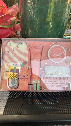 Foot care kit with nail polish