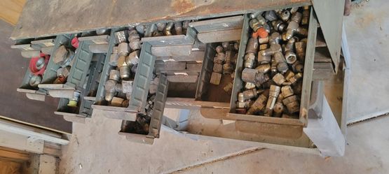 Fitting Drawer Cabinet With Hydraulic Fittings 