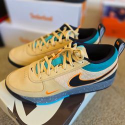 Nike booker 1