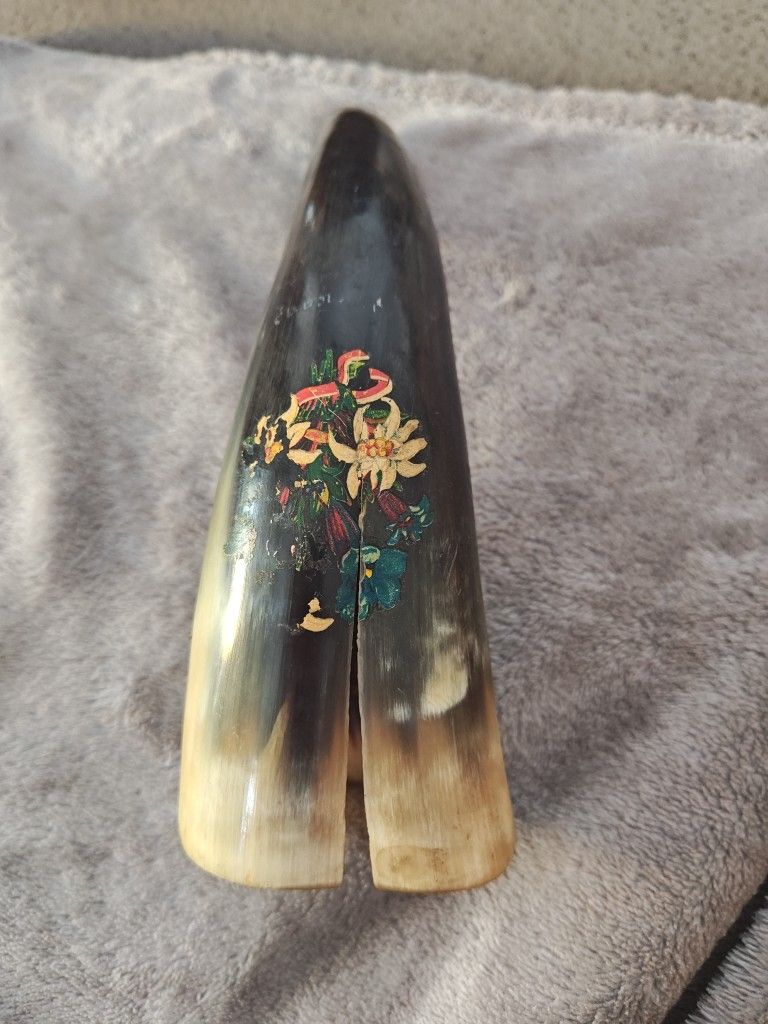 Vintage Switzer's Whitlin Cow Horn